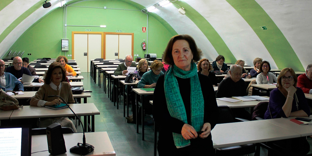 Julia Artidiello con sus alumnos.