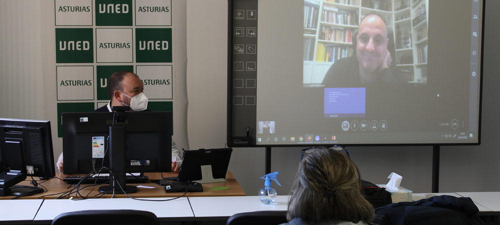 David del Valle Maquinay y Julio Rodríguez, este último en conexión por videoconferencia.