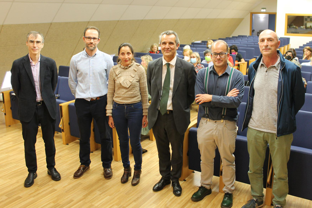 De izquierda a derecha, Javier Almuzara, Arnau Pla Novoa, Remedios Zapico, Juan Carlos Menéndez Mato, Manuel Jesús Álvarez García y Lluís Gabriel Antuña García